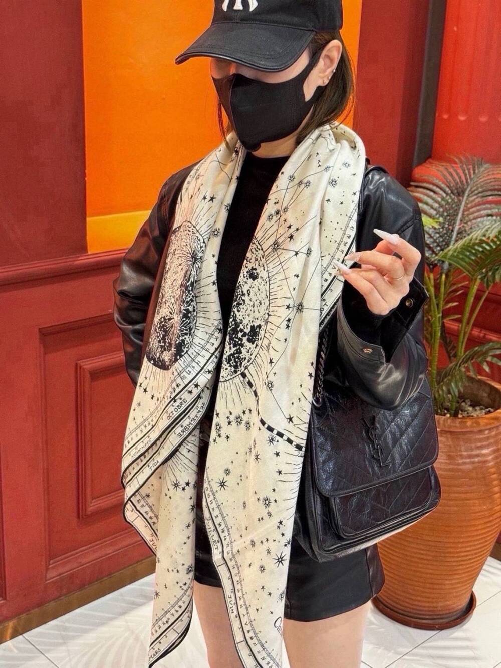 Dior Scarf - Picture 7 of 11